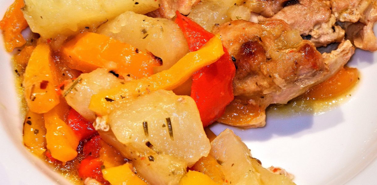 Pollo con patate e peperoni in padella ⋆ La Cucina di Bacco